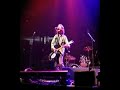 Pearl Jam - Throw Your Arms Around Me (live) Pearl Jam - Throw Your Arms Around Me (live)