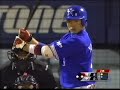 ヤクルト・梶本　2塁ベース上でコケる
