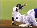 ヤクルト・梶本　2塁ベース上でコケる