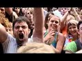 les wampas aux francofolies de spa 2007. un concert compl�tement d�jant� comme spa n'en a jamais connu. du d�lire!!!! didier wampas n'a pas peur de mouiller sa chemise! le public lui rend bien! (1�re partie)