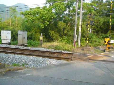 A monkey rock railroad crossing　猿岩踏切
