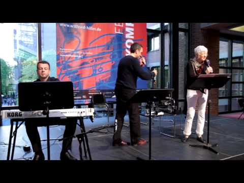 Die zerstreute Brillenschlange See video