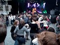 kv express est une des meilleures d�couvertes du moment sur la sc�ne du bal. sophie cavez, l'initiatrice de ce projet est l'accord�oniste de dazibao & urban trad, groupes avec lesquels elle joue des concerts mais pas de bal. elle avait donc bien envie de cr�er un projet pour faire danser les gens. c'est ainsi que kv express a fait sa premi�re aux f�tes de gand, il y a deux ans avec un programme entier de ses propres compositions. entre temps, le groupe s'est d�j� r�v�l� sur plusieurs grands festivals. le groupe pr�sentera son premier cd 