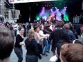 kv express est une des meilleures d�couvertes du moment sur la sc�ne du bal. sophie cavez, l'initiatrice de ce projet est l'accord�oniste de dazibao & urban trad, groupes avec lesquels elle joue des concerts mais pas de bal. elle avait donc bien envie de cr�er un projet pour faire danser les gens. c'est ainsi que kv express a fait sa premi�re aux f�tes de gand, il y a deux ans avec un programme entier de ses propres compositions. entre temps, le groupe s'est d�j� r�v�l� sur plusieurs grands festivals. le groupe pr�sentera son premier cd 