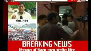 Anna Supporter Enters Parliament Premises Wearing I Am Anna