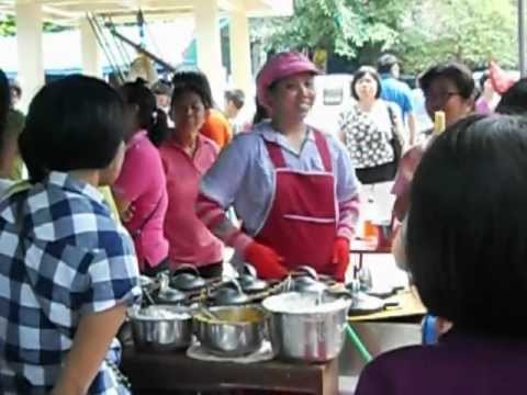 ขนมถังทอง - คุณส้ม และคุณพี่จอย เจ้าของร้านขนมถังทองคุณส้ม ที่ จว.ชุมพร ร่วมทำขนมถังทอง เลี้ยง...