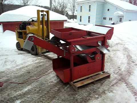 Seed Cleaning Machine - How a Clipper 2B Seed Cleaner works. I plan on using this to clean black oil sunflowers to sell as birdseed.