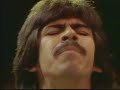 Salsa clasica. Cheo Feliciano nacido en Puerto Rico se traslada con su familia a los 17 años a Nueva York donde empezo su carrera como percusionista. Hizo una audicion y obtuvo un trabajo como vocalista en el Sexteto de Joe Cuba, fue aqui que obtuvo sus primeros exitos como este 
