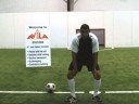 C�mo jugar f�tbol (soccer) : Calentamiento con piernas tocando tobillos adentro