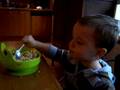 videos de Eating with a spoon
