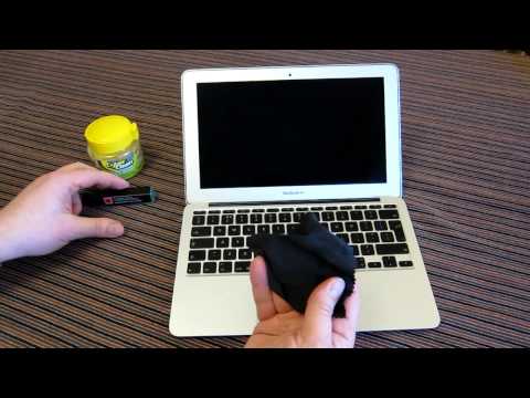 how to i clean my laptop screen