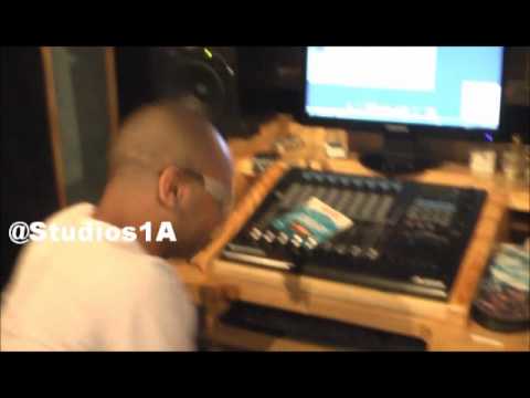VIDEO  -  Sensato   La Felicidad (Freestyle)
		