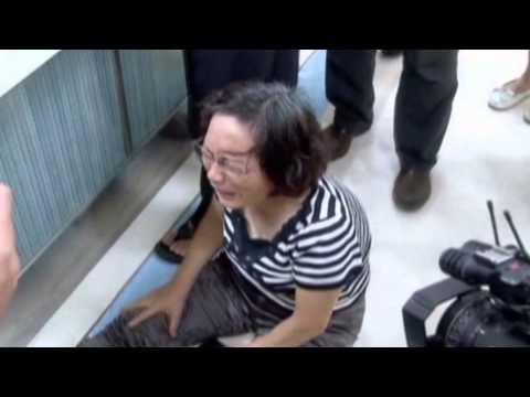 Taiwan plane crashes while making emergency landing