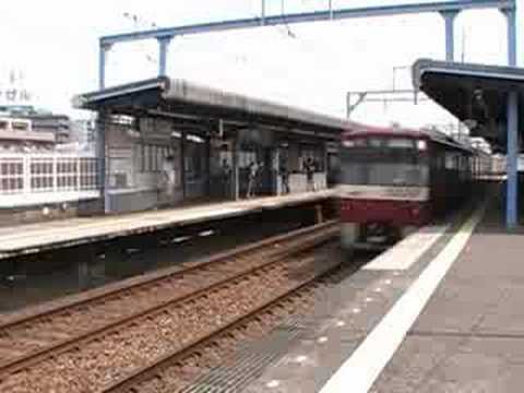京急新1000形1405編成・2100形2133編成通過