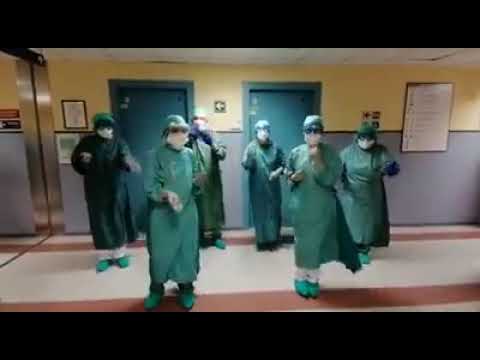 Coronavirus - Il ballo del personale di Pneumologia all'ospedale Cisanello di Pisa
