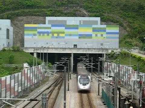 西鐵列車駛出大欖隧道