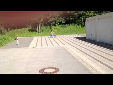 Julians neues Fahrrad (Puky Fussball Blau, 16 Zoll)