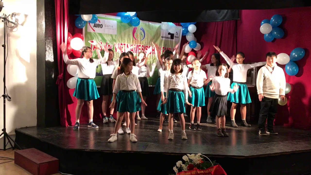 MÚA: HS TRƯỜNG TIẾNG VIỆT AWO