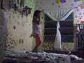 sofia bailando en el cuarto