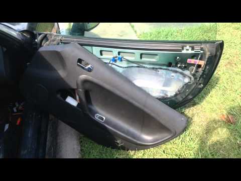 2006 Pontiac Solstice/ Saturn Sky Door Lock Removal