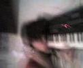 AGUS TOCA EL PIANOO CN LA CABEZA!