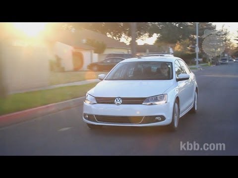 Volkswagen Jetta - For the latest VW Jetta pricing, reviews and vehicle information: http://www.kbb.com/volkswagen/jetta/2011-volkswagen-jetta/ For 2011 the Volkswagen Jetta ha...