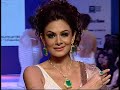 Farah Khan Ali IIJW 2010 - Deepika walks ramp as show stopper