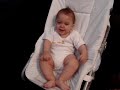 Lachende baby 5 maanden oud Lachende baby 5 maanden oud