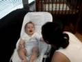 Lachende baby 5 maanden oud