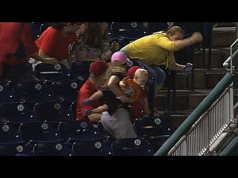 Video: Mom takes her son on a ride for foul ball