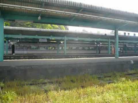 JR香住駅を発車する特急はまかぜ