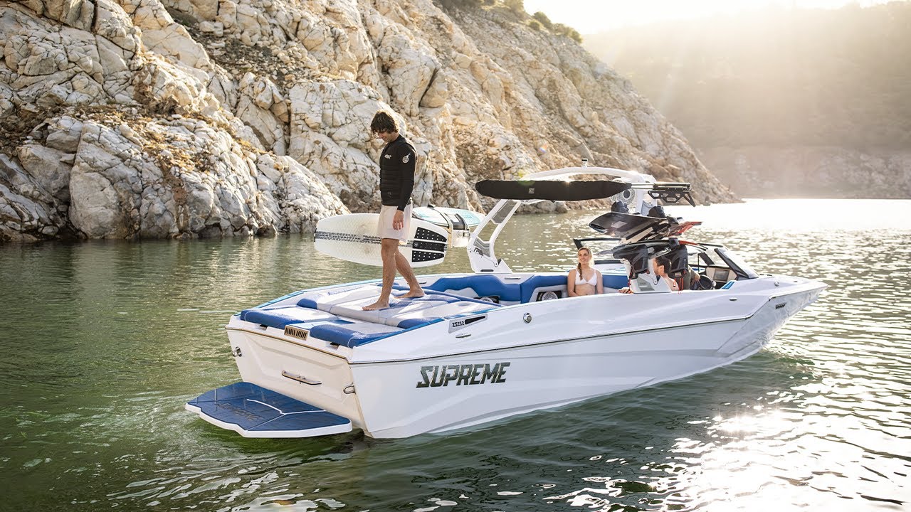 2023 Supreme ZS252 | Accommodating Wakeboat