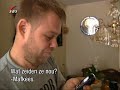 zoon john veegt de vloer aan met de instanties