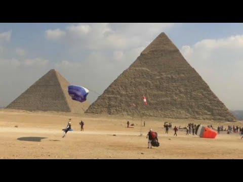 gypten: Mit Gleitschirmen ber die Pyramiden von Giz ...