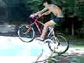 Pazzo si tuffa con BICI Pazzo si tuffa con BICI