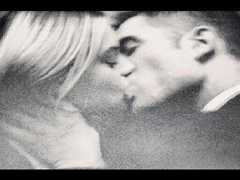 Robert Pattinson se besa con una modelo para Dior