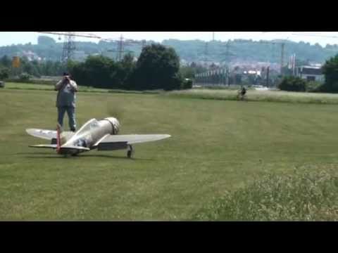 Thunderbolt - Hier der Erstflug mit dem Neuen Moki 400 unter ...mfc-margarethen.at media/projekte der mitglieder seht ihr die 4 Blatt Scale Luftschraube von Mario Seidel.