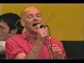 Een oudje, maar zo mooi: Michael Stpe zingt Lucky: http://t.co/is8QEkOZfM