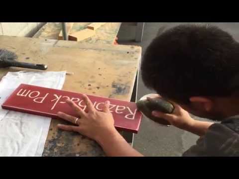 how to paint v carved signs