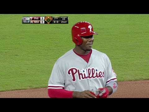 Video: PHI@MIA: Howard doubles off third-base bag