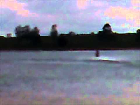 Dando cavalo de pal no jet ski