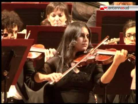 petruzzelli - Una serata tricolore al teatro Petruzzelli di Bari con l'orchestra sinfonica della Fondazione diretta dal maestro Daniel Oren. Vediamo il servizio. http://ww...