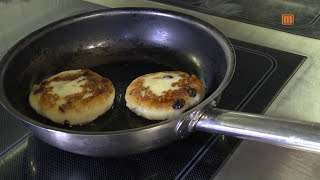 Sächsische Quarkkeulchen mit zerlassener Butter Sächsische Quarkkeulchen mit zerlassener Butter