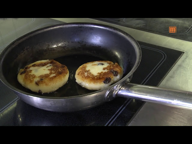 Sächsische Quarkkeulchen mit zerlassener Butter