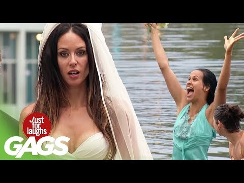 Bridesmaids Catching Bouquet Fail !