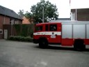 Brandweer Drunen rijdt weg wagen 834