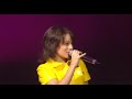 alizée  en concert 2004 moi lolita  ali tocando la guitarra 