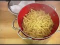 How to Make Pepperoni Ziti for a Diabetic : How to Boil the Pasta for Diabetic Ziti