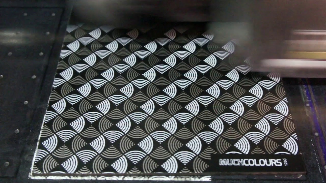 Wood decoration with silver and white gradients