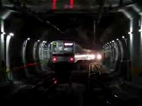 東京メトロ副都心線 渋谷駅4番線 東武9000系発車・3番線 東京メトロ7000系接近(TokyoMetro)